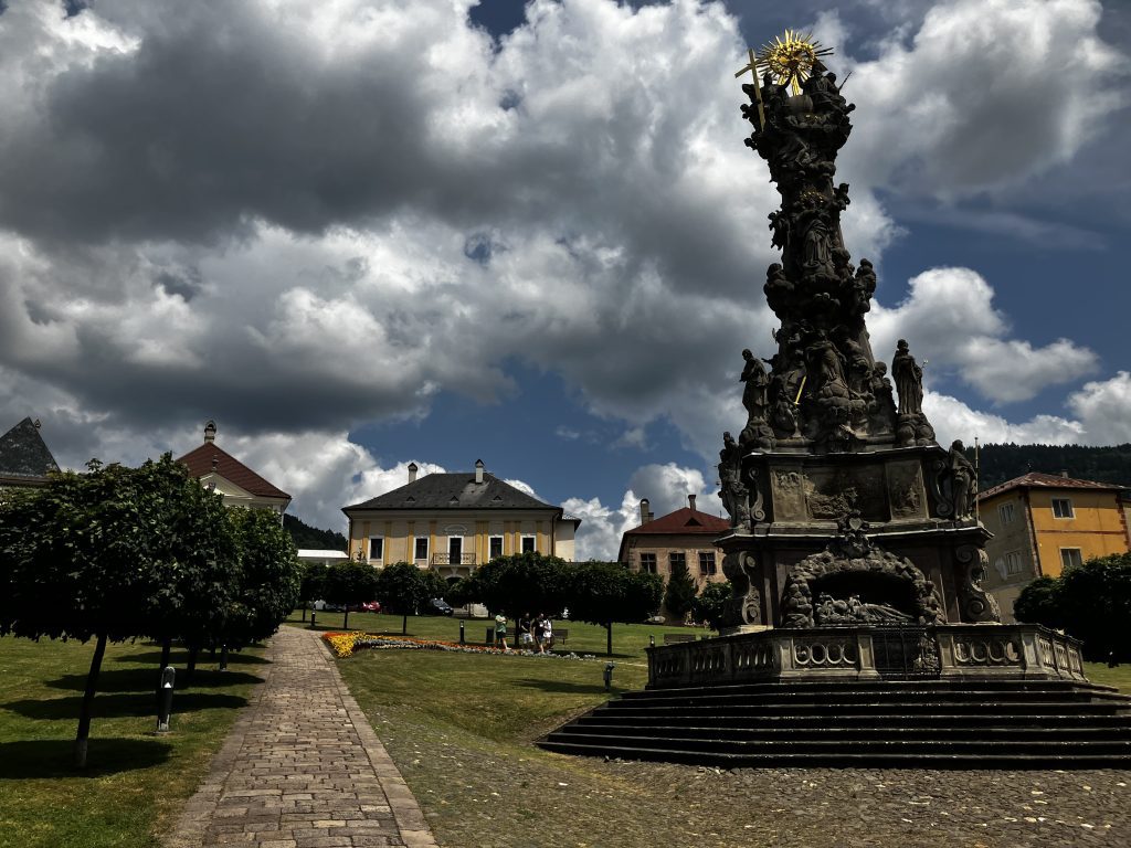 Szentháromság-szobor Körmöcbánya főterén