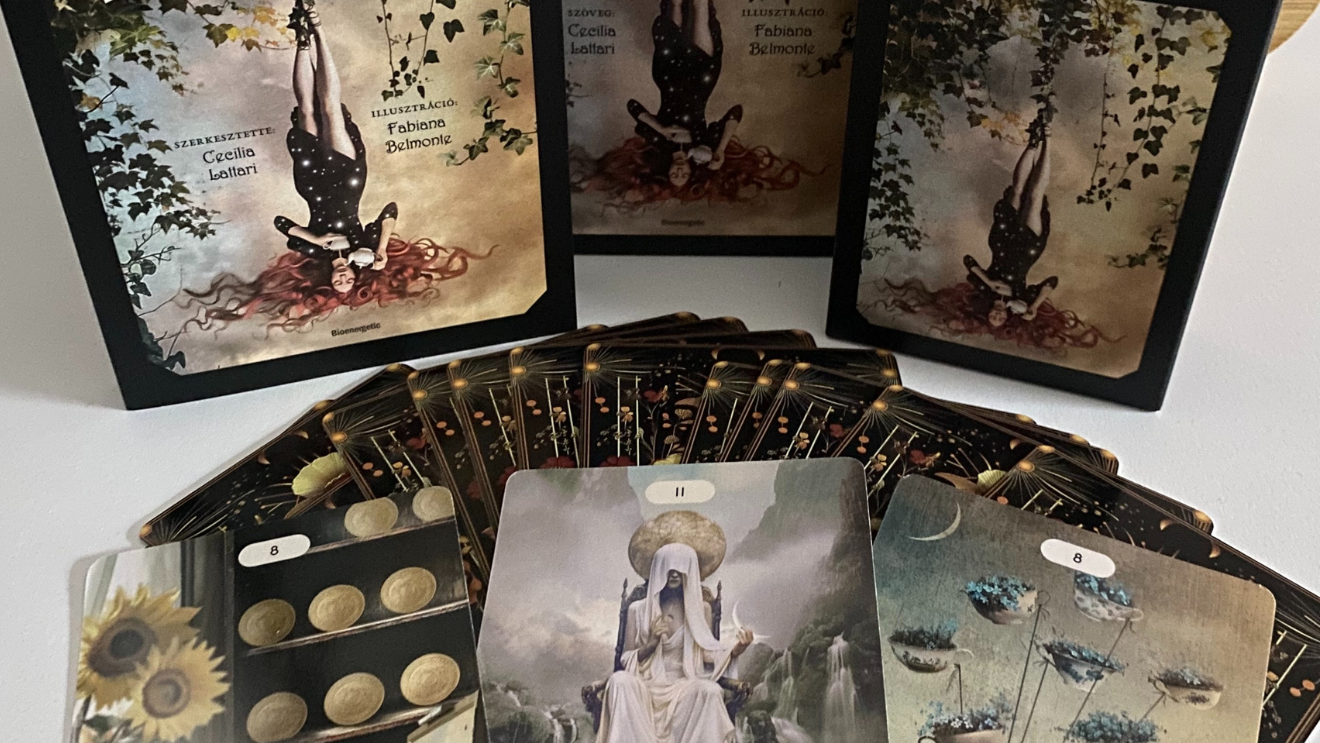 Cecilia Lattari: Mágikus órák tarot kártyája – avagy az idő rejtett arca, ami egyből magával ragad