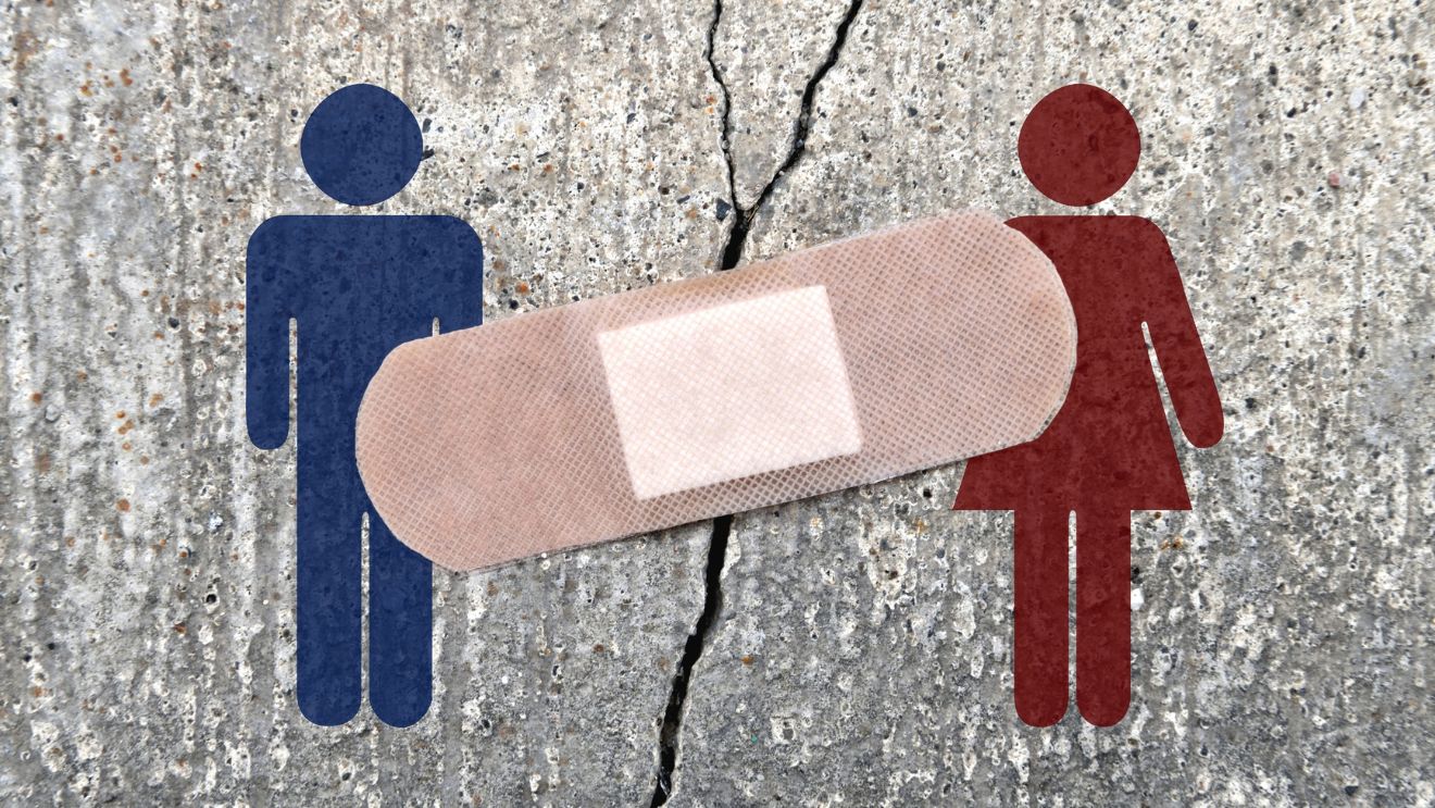 Feminista és nőies egyszerre? Mellénk lépni kell és nem fölénk! – ilyen a modernkori nőnap az aknamezőn