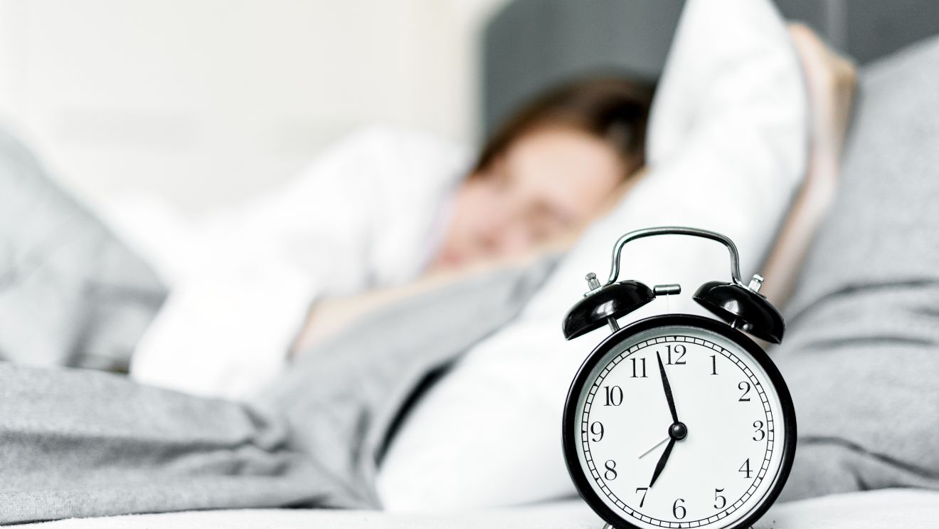 Óraátállítás, belső ritmus és menopauza – miért különösen érzékenyek erre a nők 40–50 felett?