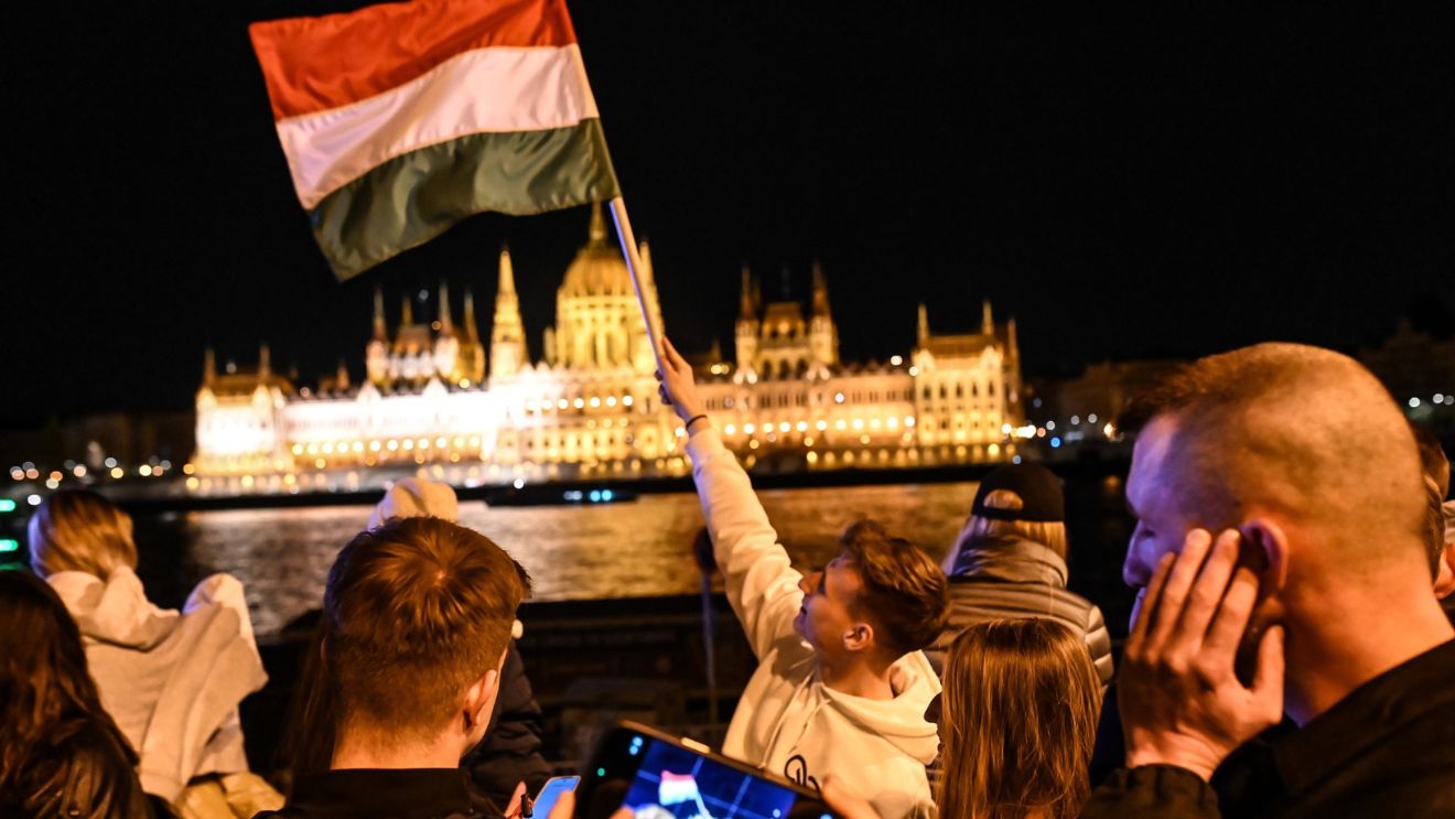 Fellélegzés egy ország szívében: a változás nemcsak politikai, hanem lelki is