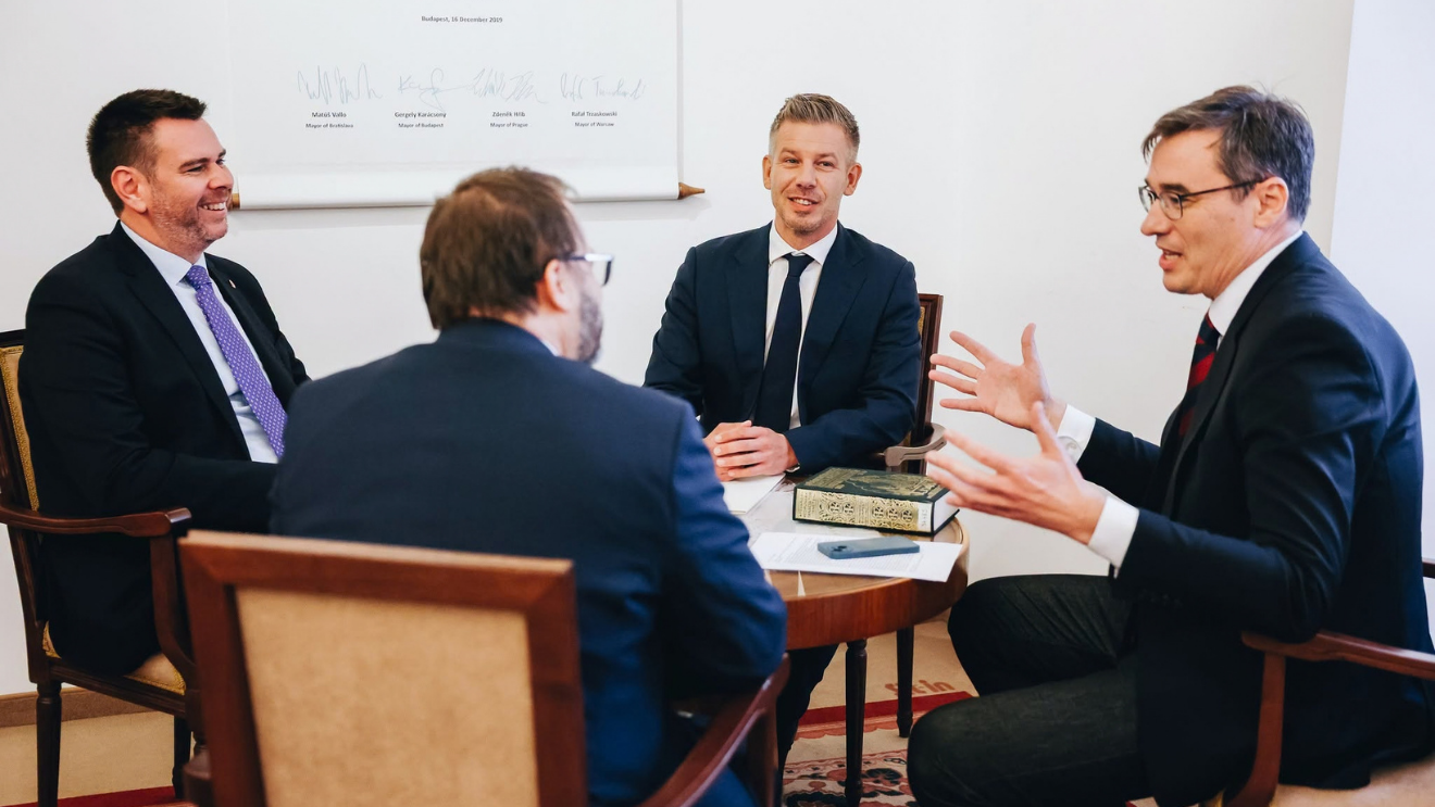 Sokáig kellett várni rá: történelmi egyezséget kötött a kormány és a főváros