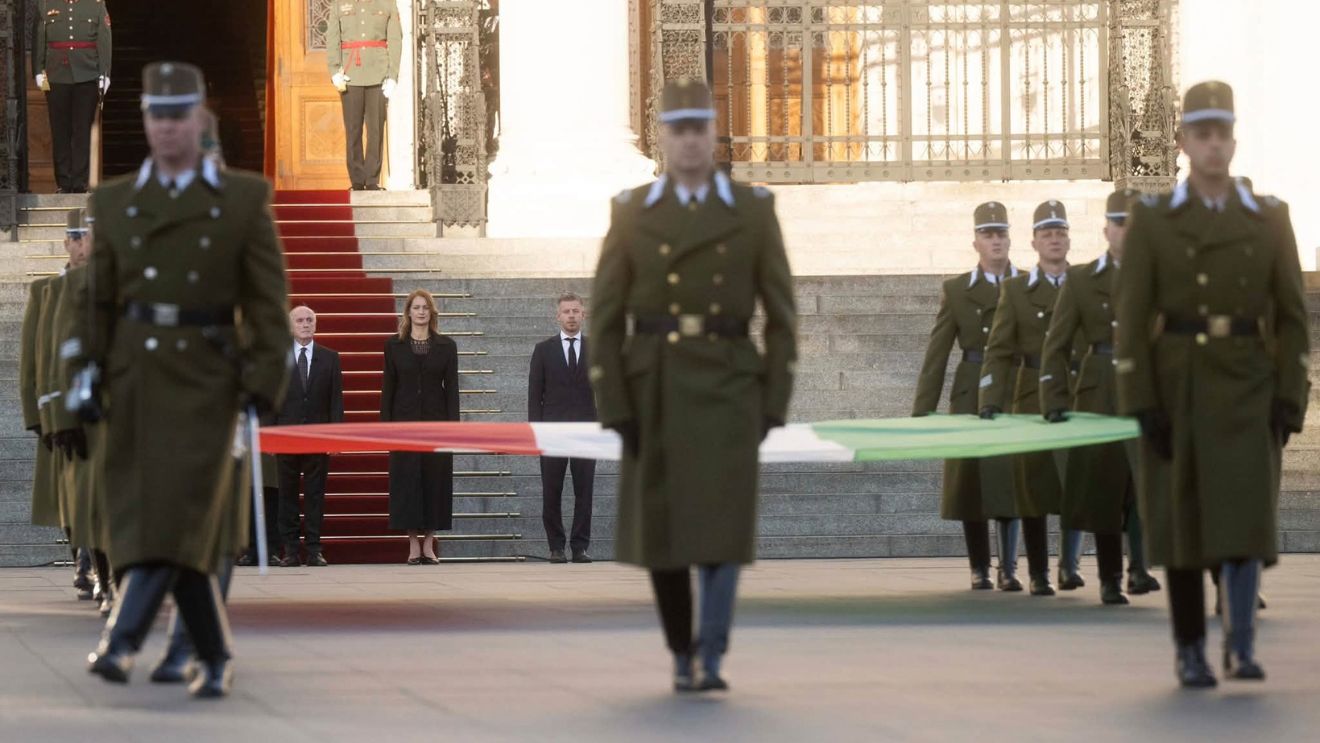 Tisztelet a hősöknek: közösen emlékezett a nemzet az aradi vértanúk gyásznapján