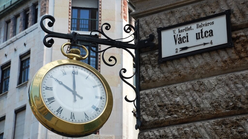 óraátállítás, óra, váci utca,