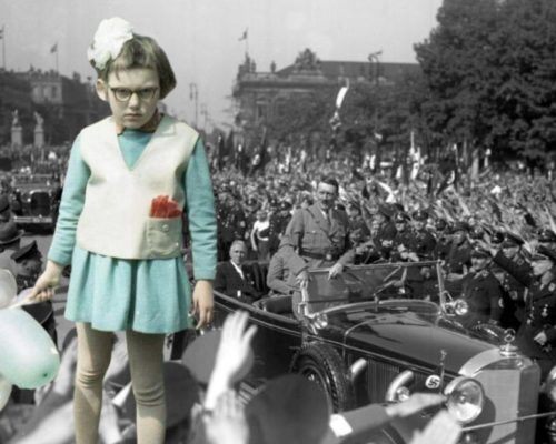 Kép forrása Wikipédia 1933. május 1-jei felvonulás, Lustgarten, Berlin, Németország
