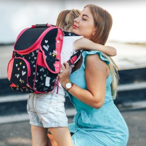 Az iskolakezdés nemcsak a gyerekeknek lehet stresszes. A szorongás mögött félelmek, bizonytalanság és a szülők saját aggodalmai is ott lehetnek.
