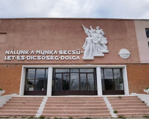 munka és becsület