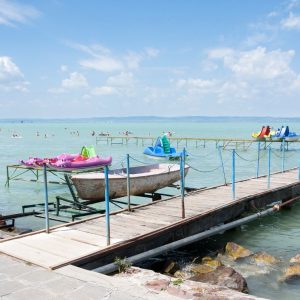 balaton, strand, hőségriadó, vízibicikli