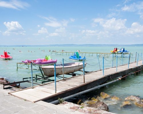 balaton, strand, hőségriadó, vízibicikli