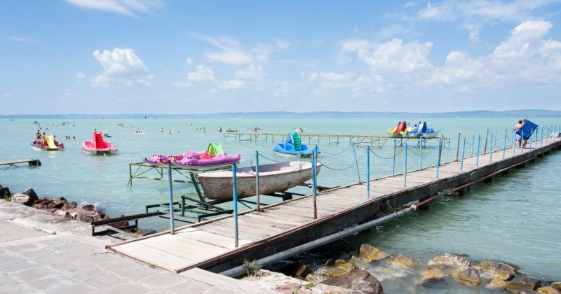 balaton, strand, hőségriadó, vízibicikli