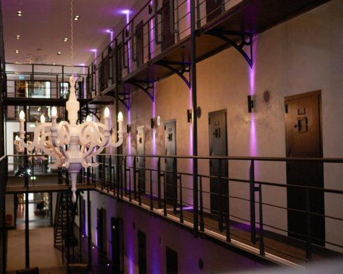 extrém szálláshely, Het Arresthuis Facebook-oldala