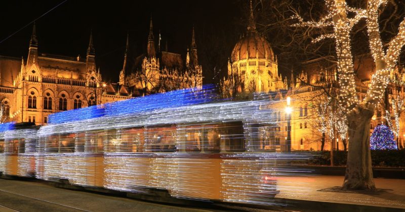 fényvillamos, parlament, karácsony, budapest, menetrend