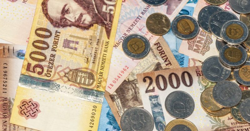 lakáshitel kalkulátor, forint, papírpénz,