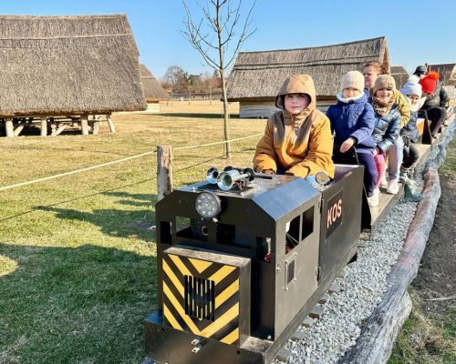 dinnyési Várparkban kisvasút