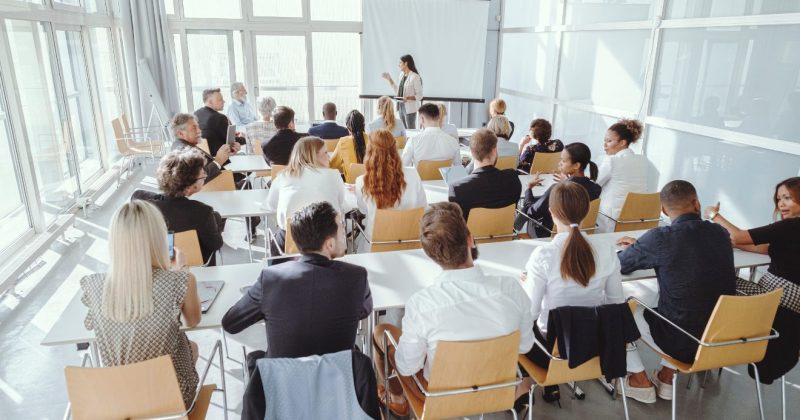 HR, munkavállaló beillesztése