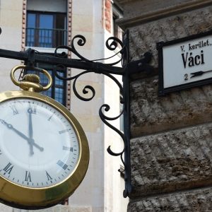 óraátállítás, óra, váci utca,