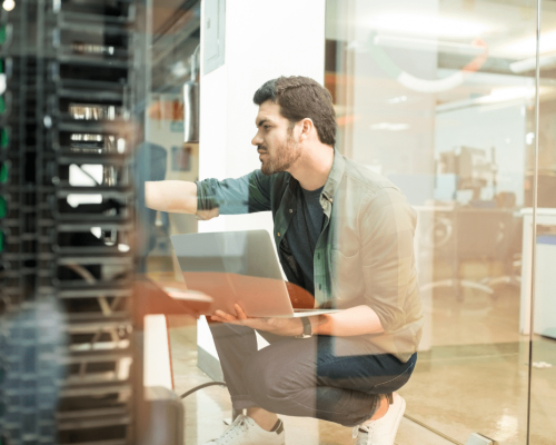 server, szerver, tárhelyszolgáltató Kép forrása Canva - Getty Images Pro by Antonio Diaz